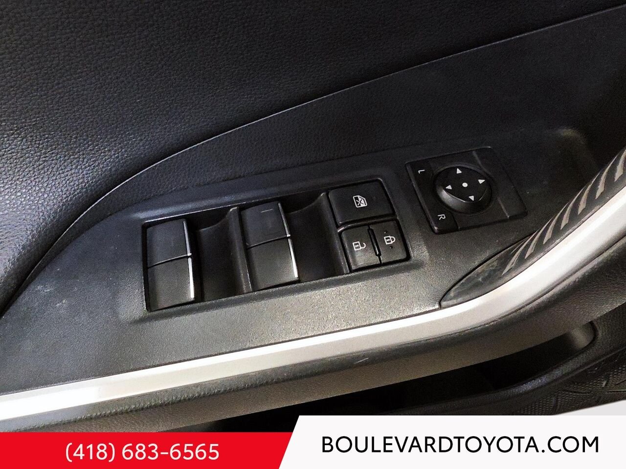 2023 Toyota RAV4 Prime 100244A-73 | XSE, AWD White Québec - photo #7