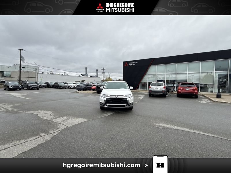 2020 Mitsubishi Outlander White Laval - photo #2