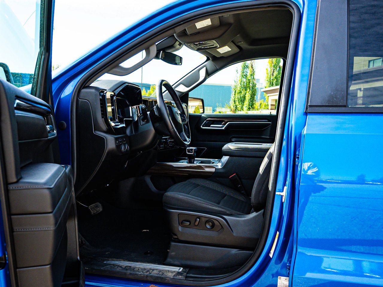 2022 Chevrolet Silverado 1500 4WD Crew Cab 147 RST Blue Sherwood Park - photo #16