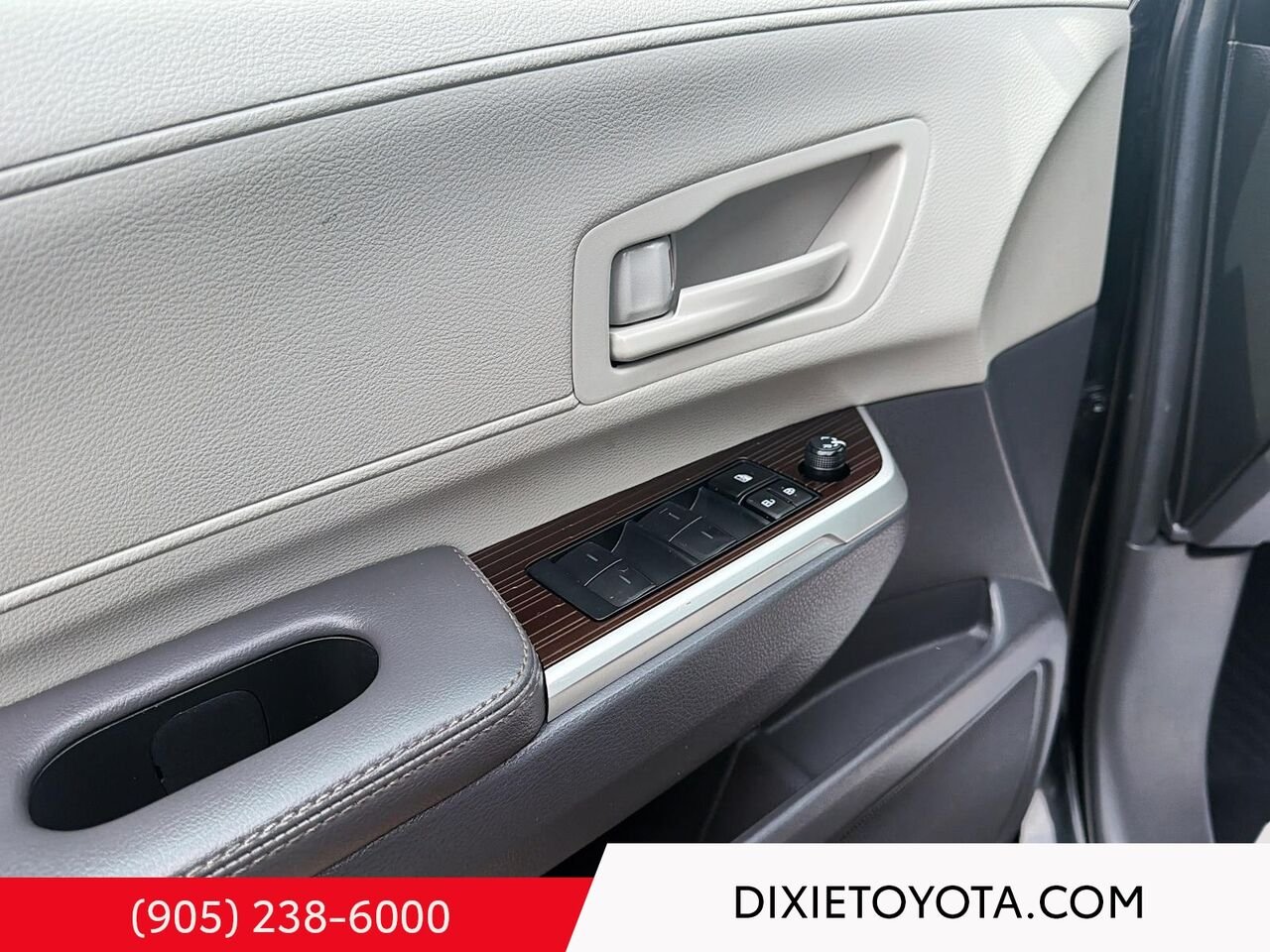 2024 Toyota Sienna LE AWD HYBRID / CLEAN CARFAX / 8 SEATS / HEATED SEATS / ALLOY WHEELS / CARPLAY AND ANDROID AUTO Black Mississauga - photo #7