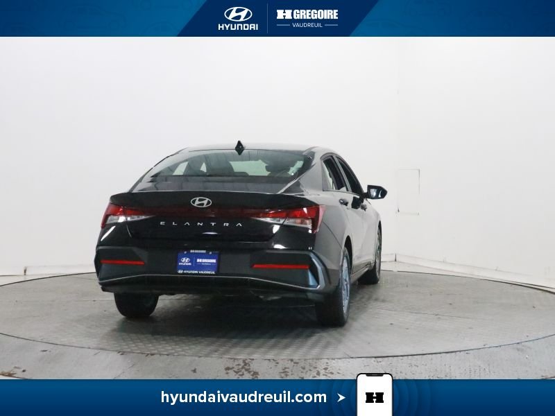 2025 Hyundai Elantra Black Laval - photo #10