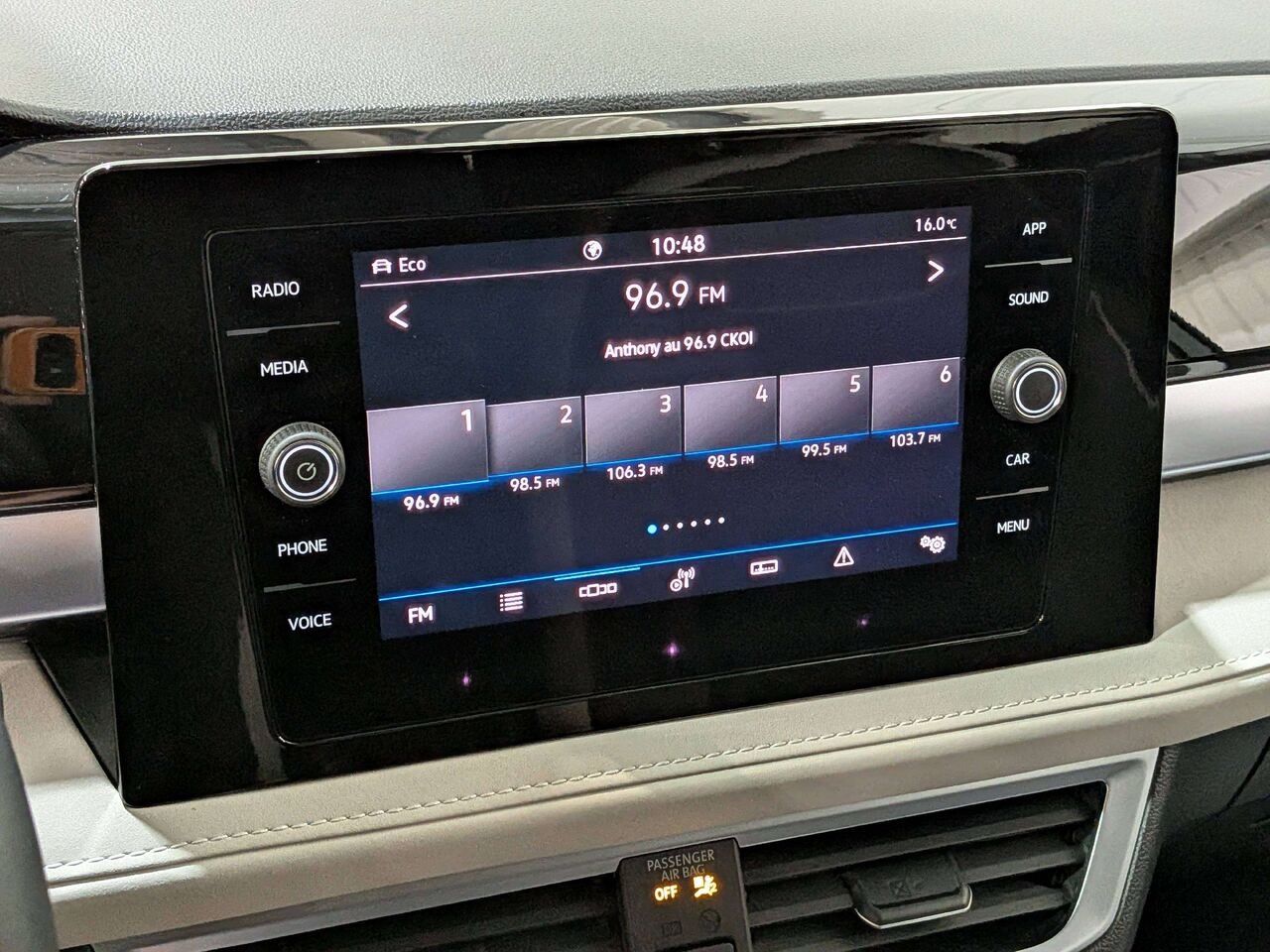 2025 Volkswagen Taos Comfortline 4MOTION Grey Val-David - photo #19