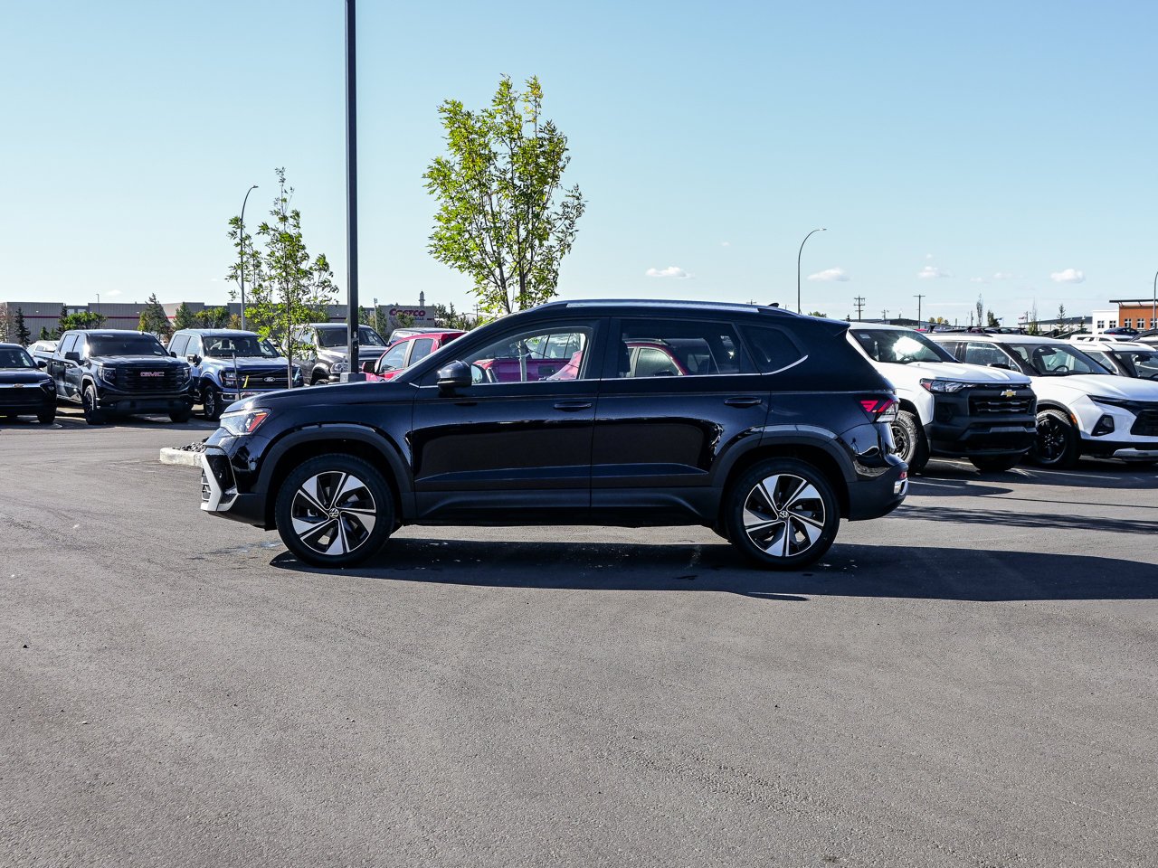 2025 Volkswagen Taos Comfortline 4MOTION Black Sherwood Park - photo #9