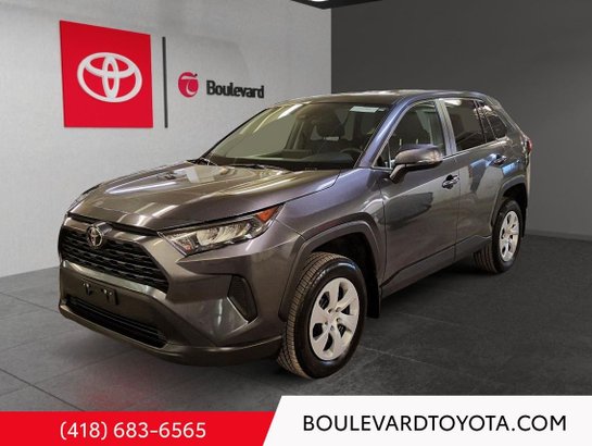 Toyota RAV4 LE 2025 Gris