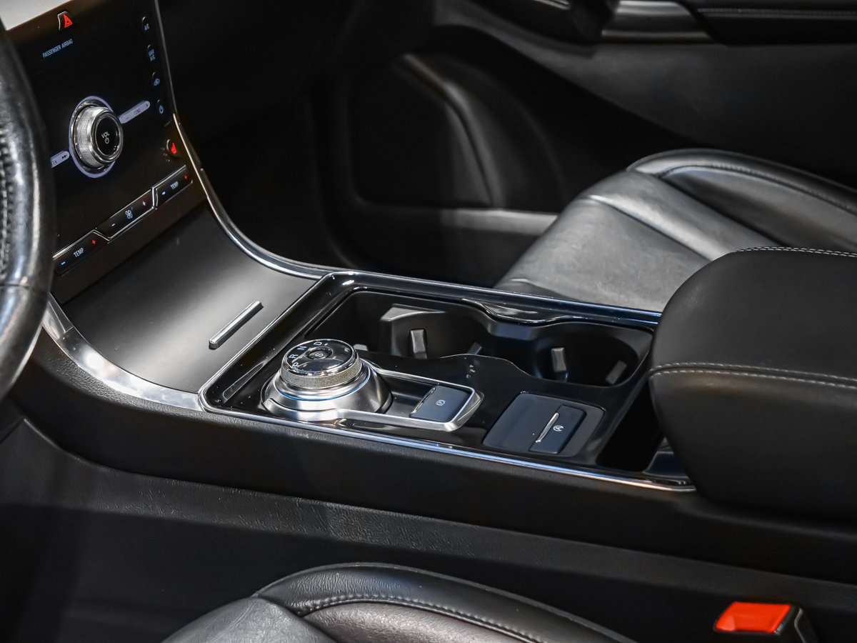2020 Ford Edge TITANIUM AWD White Montreal - photo #6