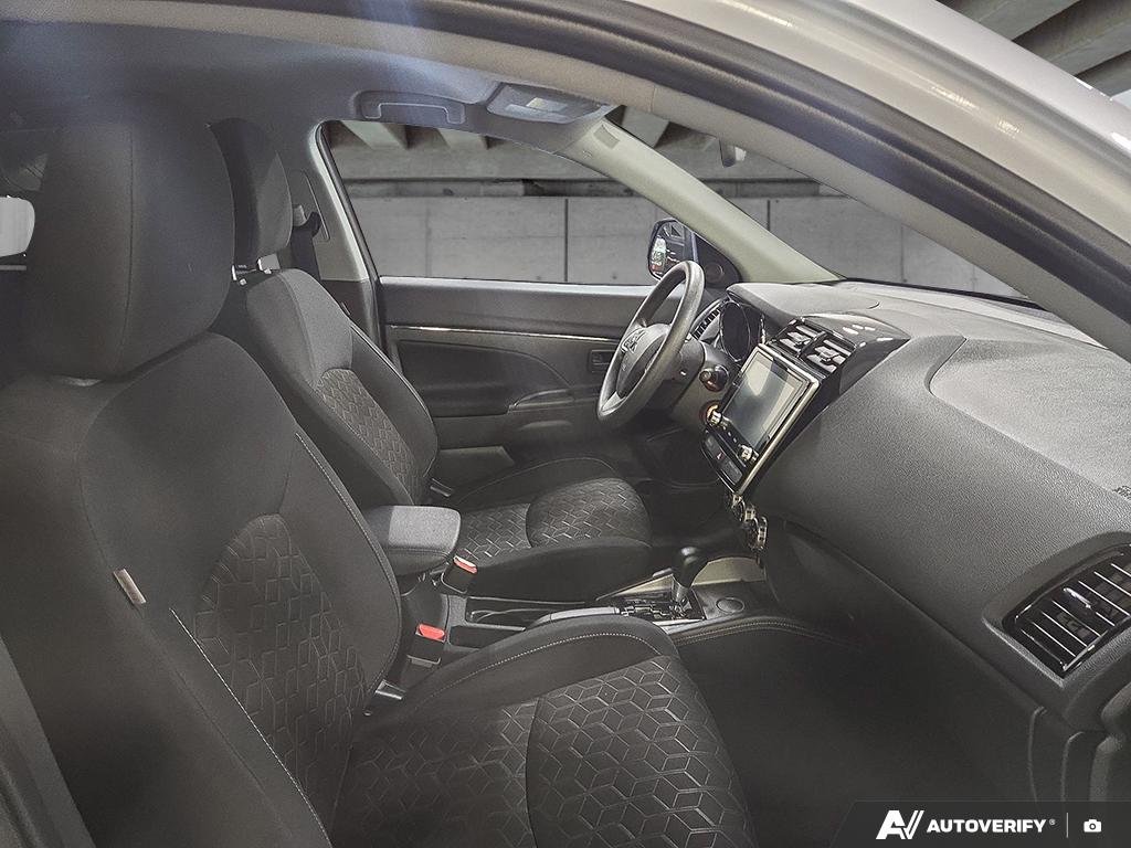 2025 Mitsubishi RVR 2602191A | ES White Edmonton - photo #21