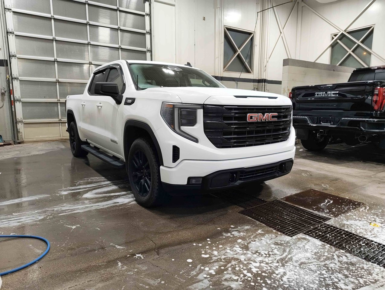 2024 GMC Sierra 1500 4WD Crew Cab 147 Elevation White Sherwood Park - photo #2