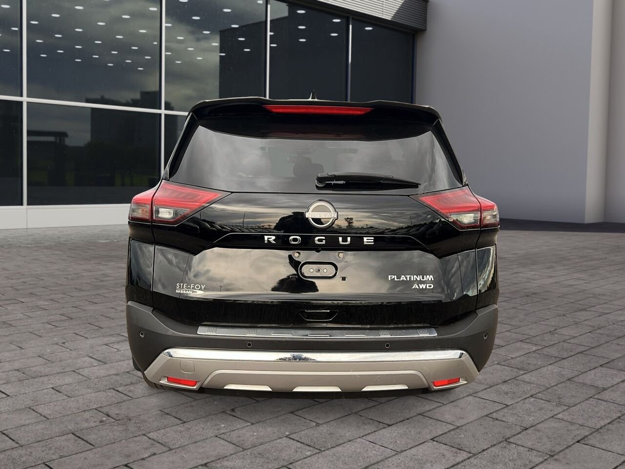 Nissan Rogue PLATINE 2023 Noir Québec - photo #2