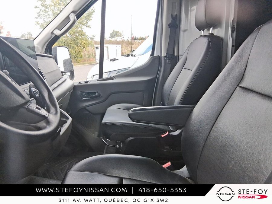 Ford Transit fourgon utilitaire TOIT HAUT T-250 PA toit surélevé 148 po PNBV de 9 070 lb 2026 Blanc
