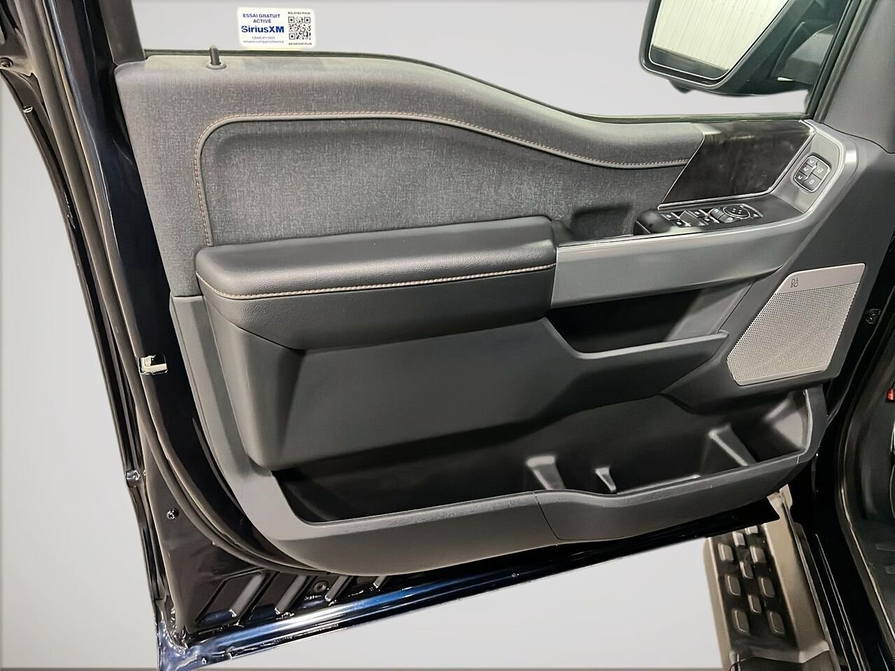 2023 Ford F-150 Lightning GROUPE 510 A, standard range Blue Québec - photo #29