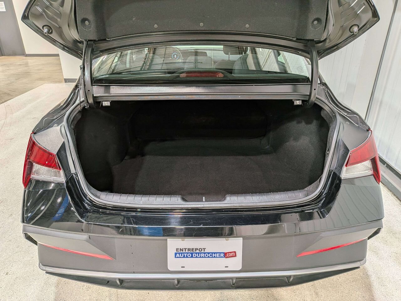 2025 Hyundai Elantra Preferred IVT w/Tech Pkg Black Val-David - photo #8