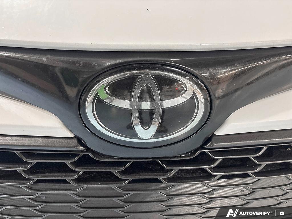 2020 Toyota Corolla Hatchback 2602172B | SE, well maintained local trade in White Edmonton - photo #8
