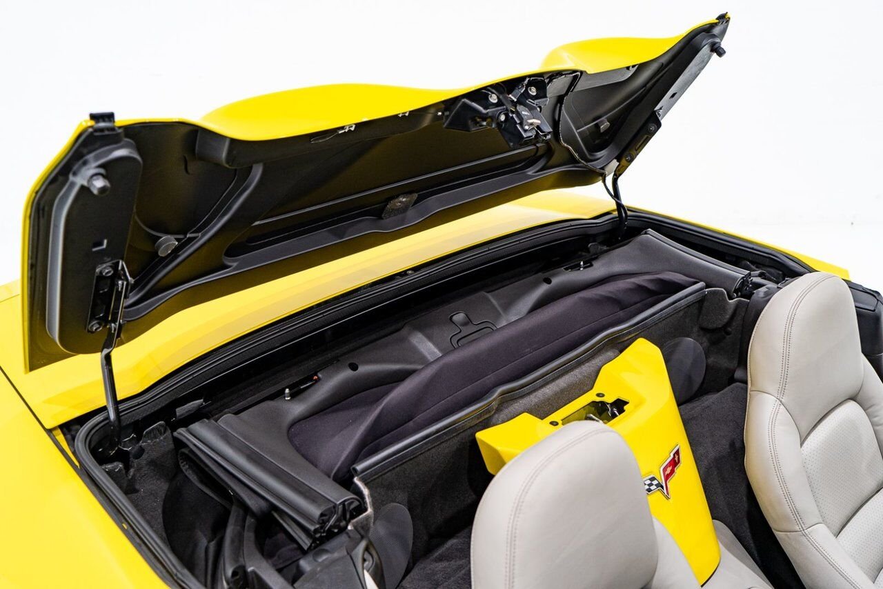 Chevrolet Corvette PRIX EN USD | With Only 900km (563mi) From New With Window Sticker 2008 Jaune Montréal - photo #54