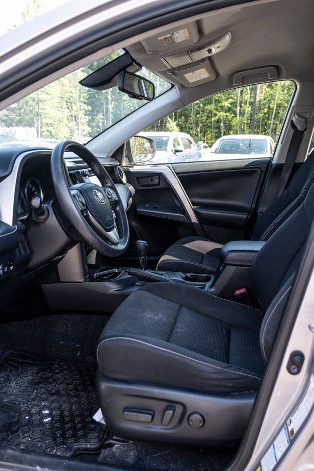 2018 Toyota RAV4 Grey Gatineau - photo #10