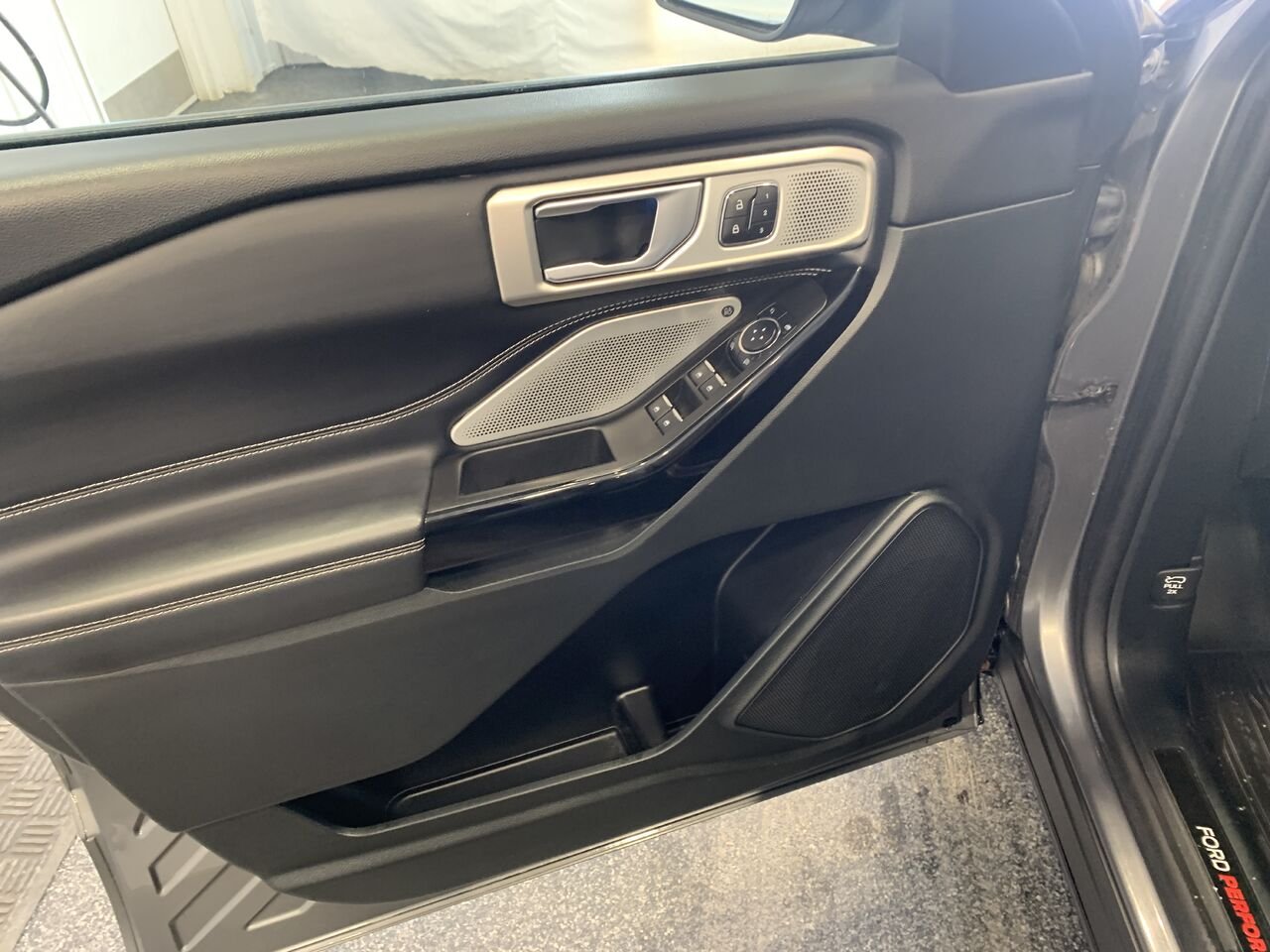 2024 Ford Explorer ST EXPLORER ST 4WD Grey Châteauguay - photo #26