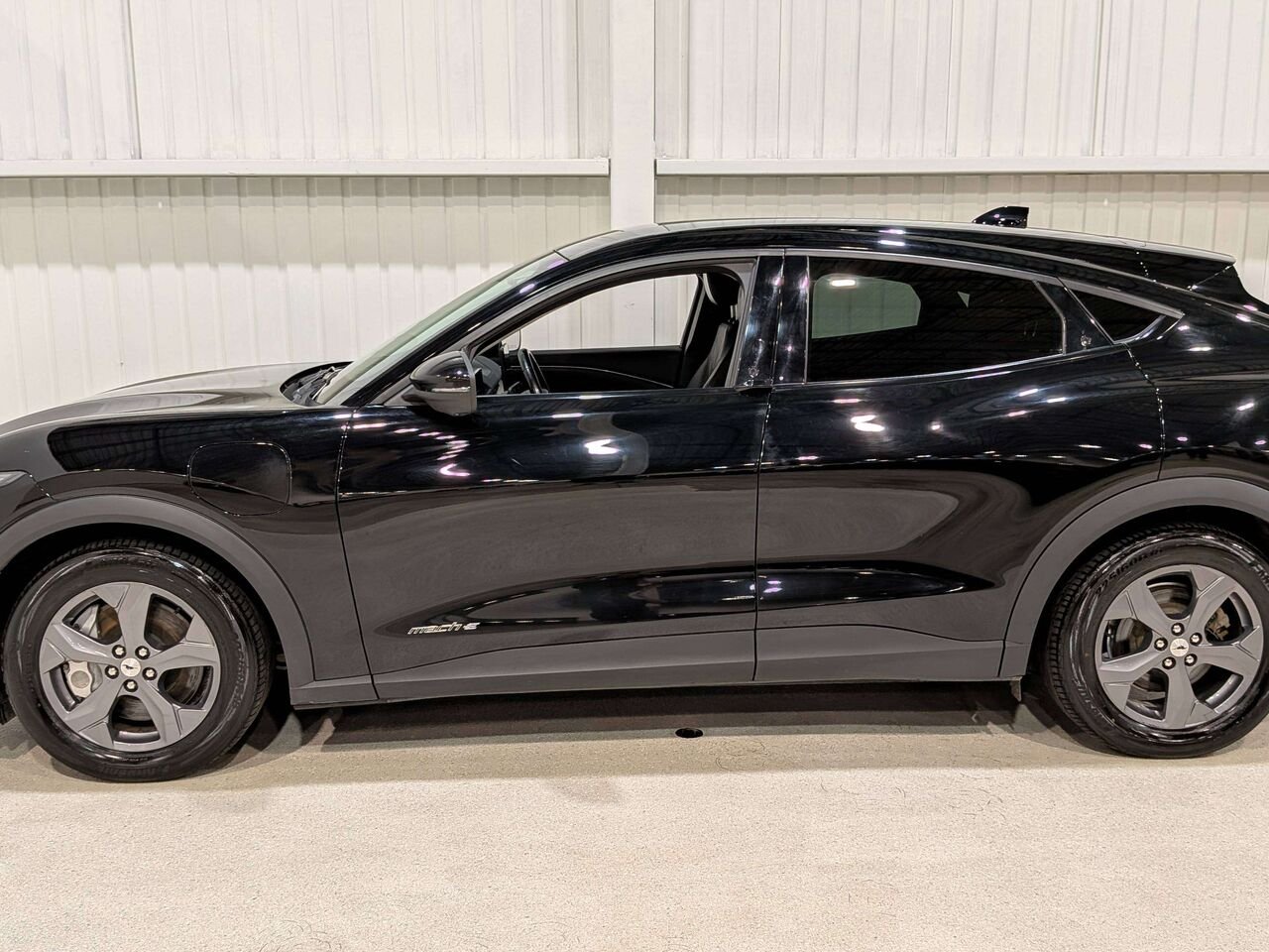 2022 Ford Mustang Mach-E Select RWD Black Val-David - photo #4