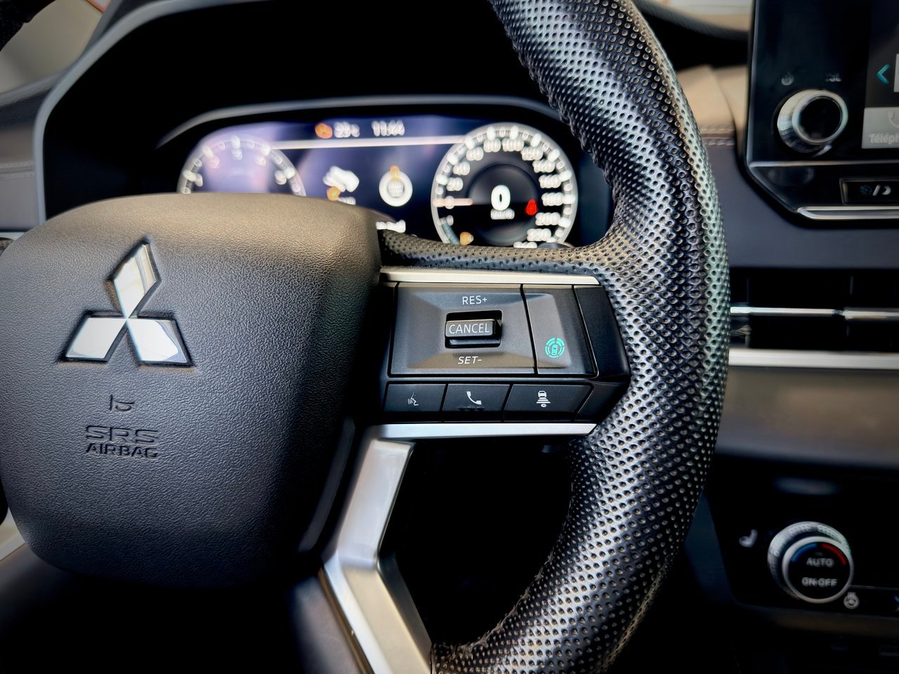 2023 Mitsubishi Outlander gray Notre-Dame-des-Prairies - photo #26
