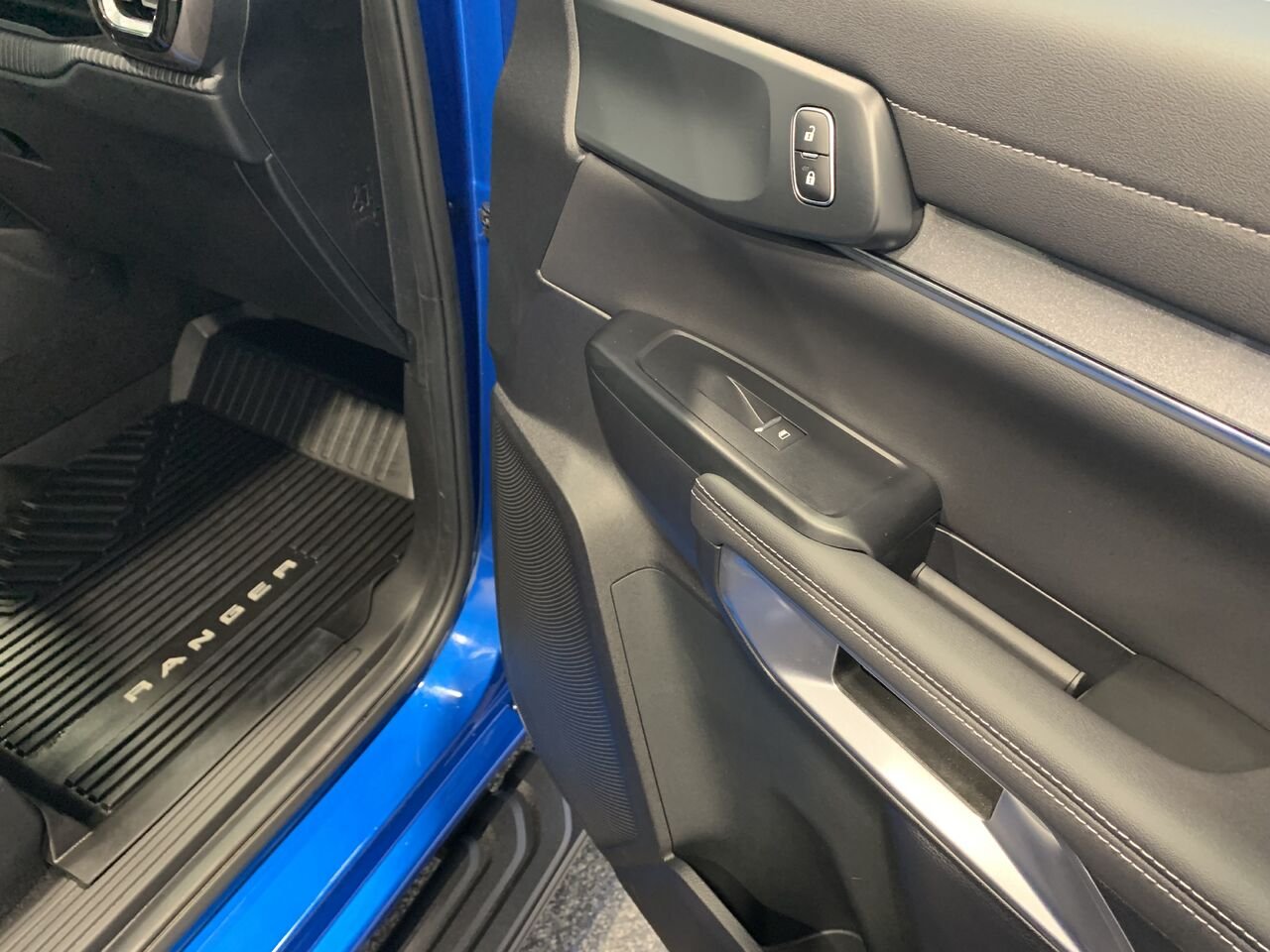 2024 Ford Ranger LARIAT cabine SuperCrew 4RM caisse de 5 pi Blue Châteauguay - photo #19