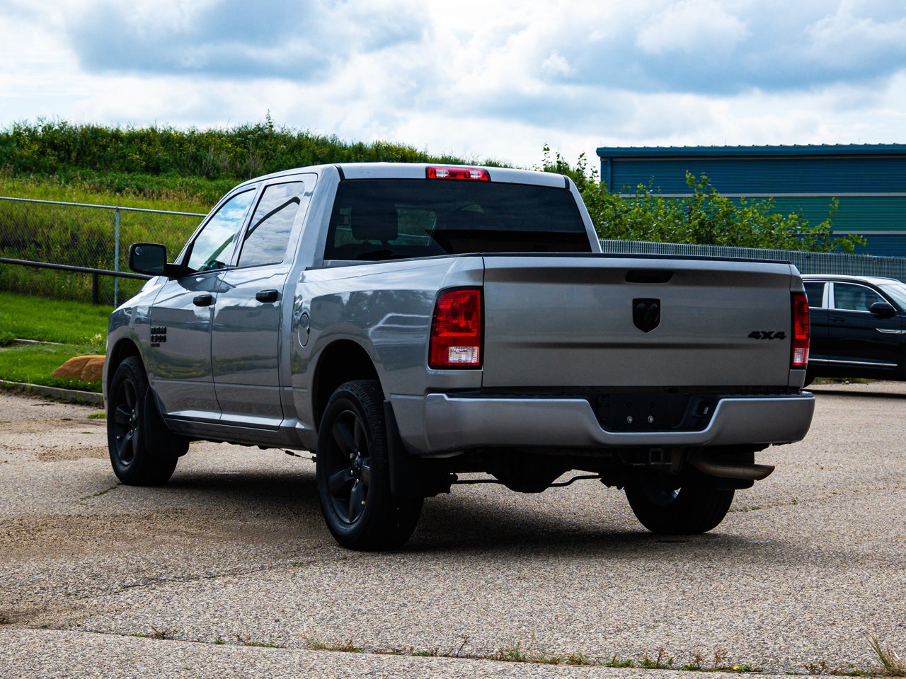 2021 Ram 1500 Classic Express 4x4 Crew Cab 5'7 Box Grey Sherwood Park - photo #10