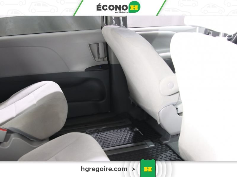 2020 Toyota Sienna White Blainville - photo #23