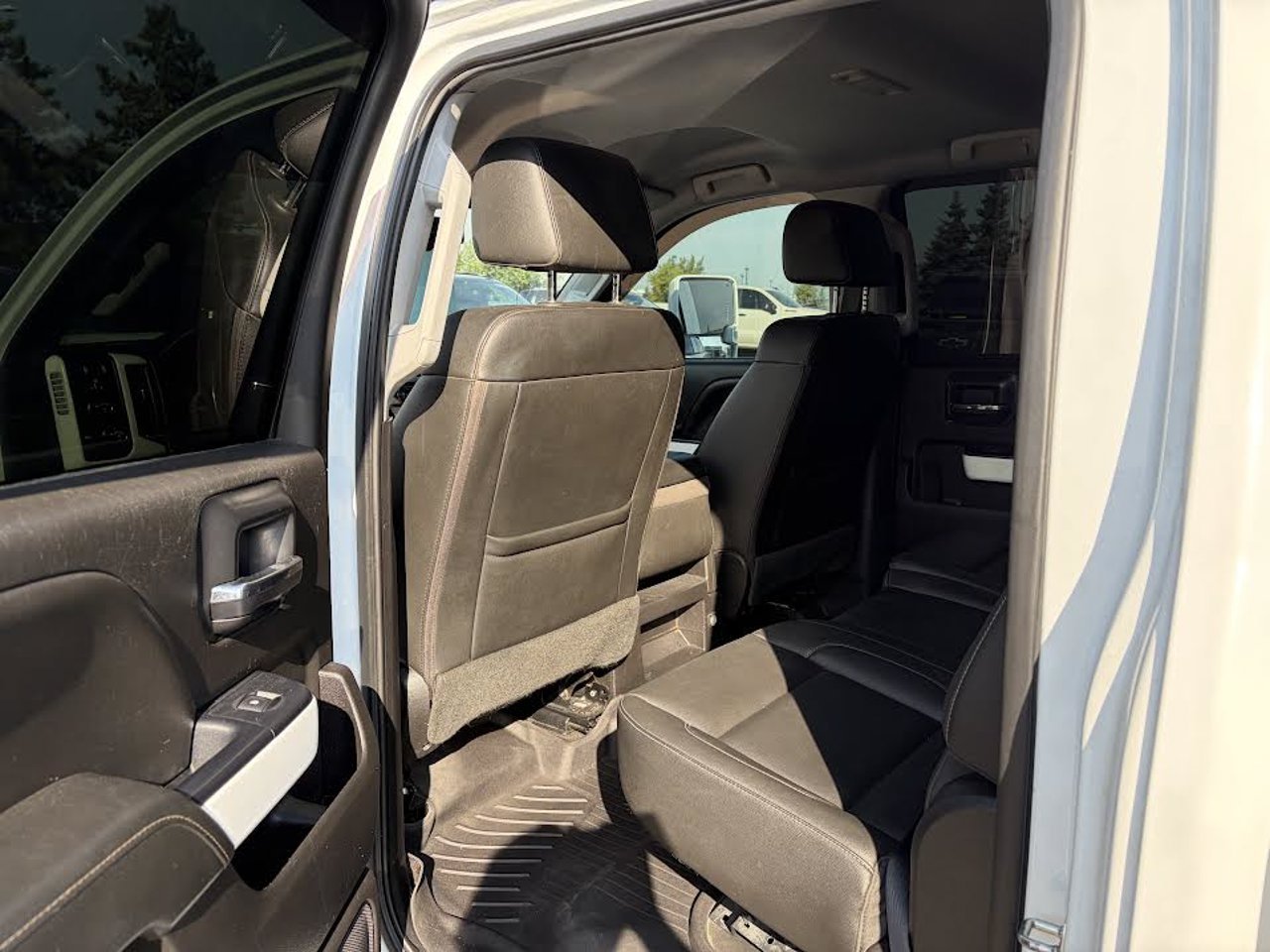2018 Chevrolet Silverado 3500HD 4WD Crew Cab 154 LT White Sherwood Park - photo #5