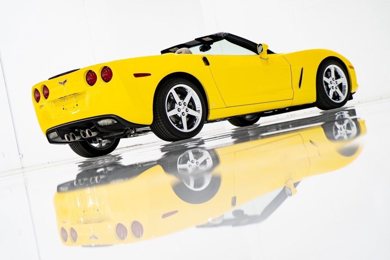 Chevrolet Corvette PRIX EN USD | With Only 900km (563mi) From New With Window Sticker 2008 Jaune Montréal - photo #79