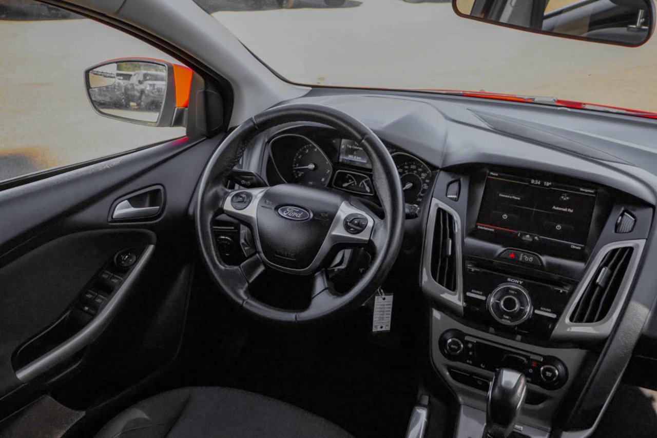 2012 Ford Focus 5dr HB SEL Red Sherwood Park - photo #23