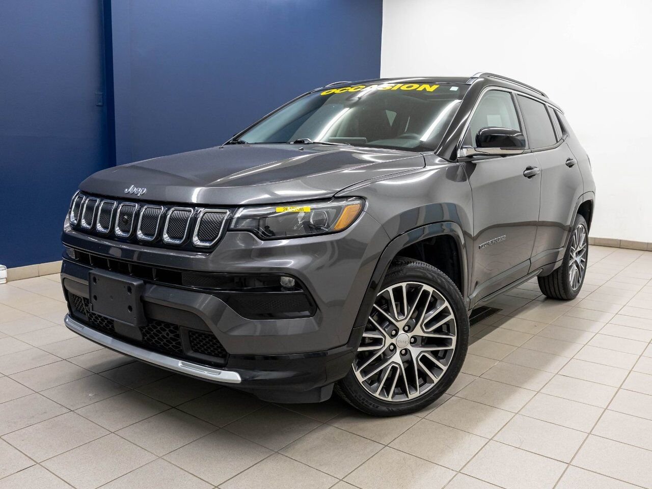 2022 Jeep Compass LIMITED 4X4 *TOIT* NAV CUIR SIÈGES VENTIL ALPINE Granite Crystal Saint-Jérôme - photo #0