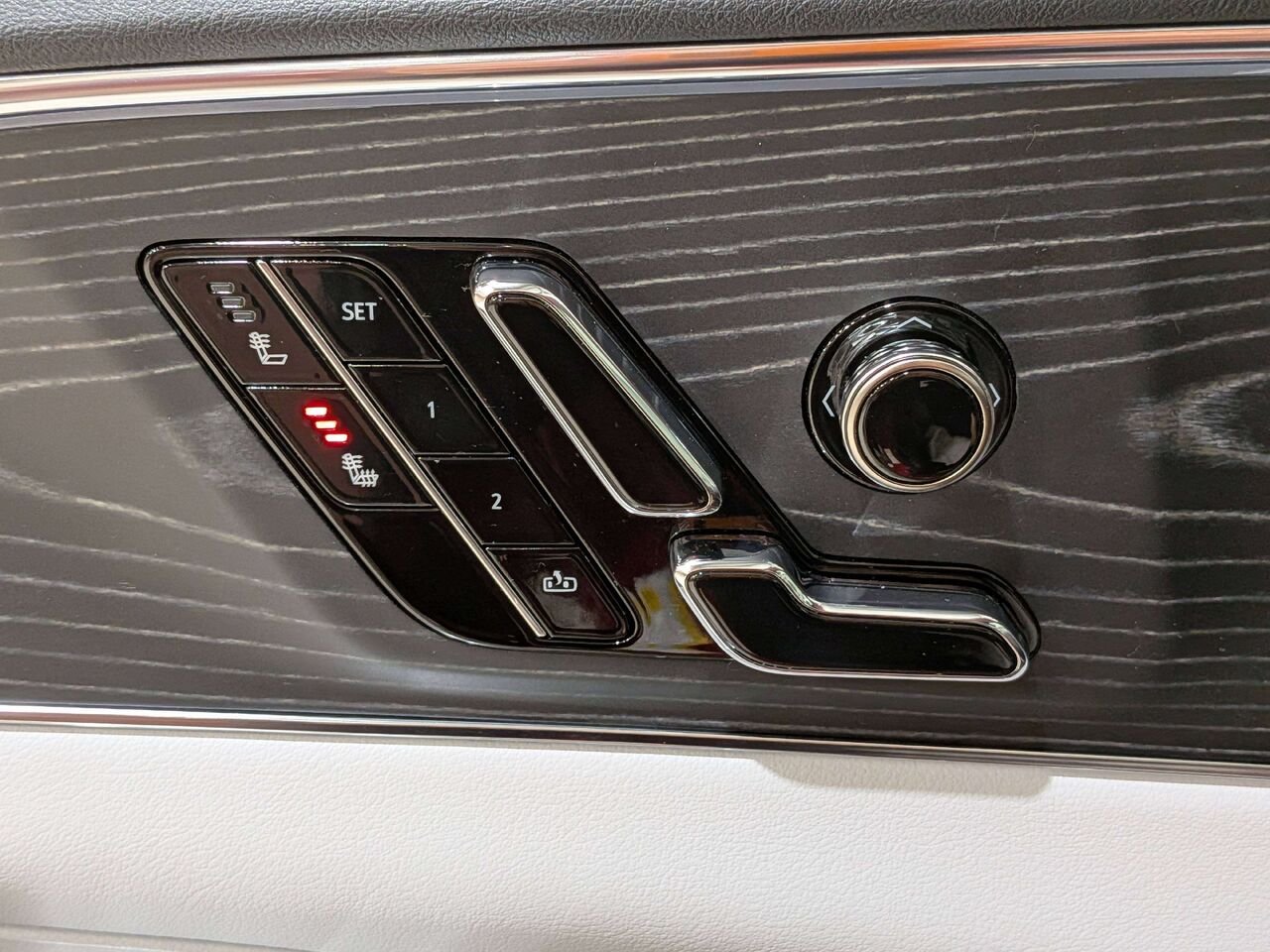 2024 Cadillac LYRIQ 4dr Sport w/1SF Red Val-David - photo #35