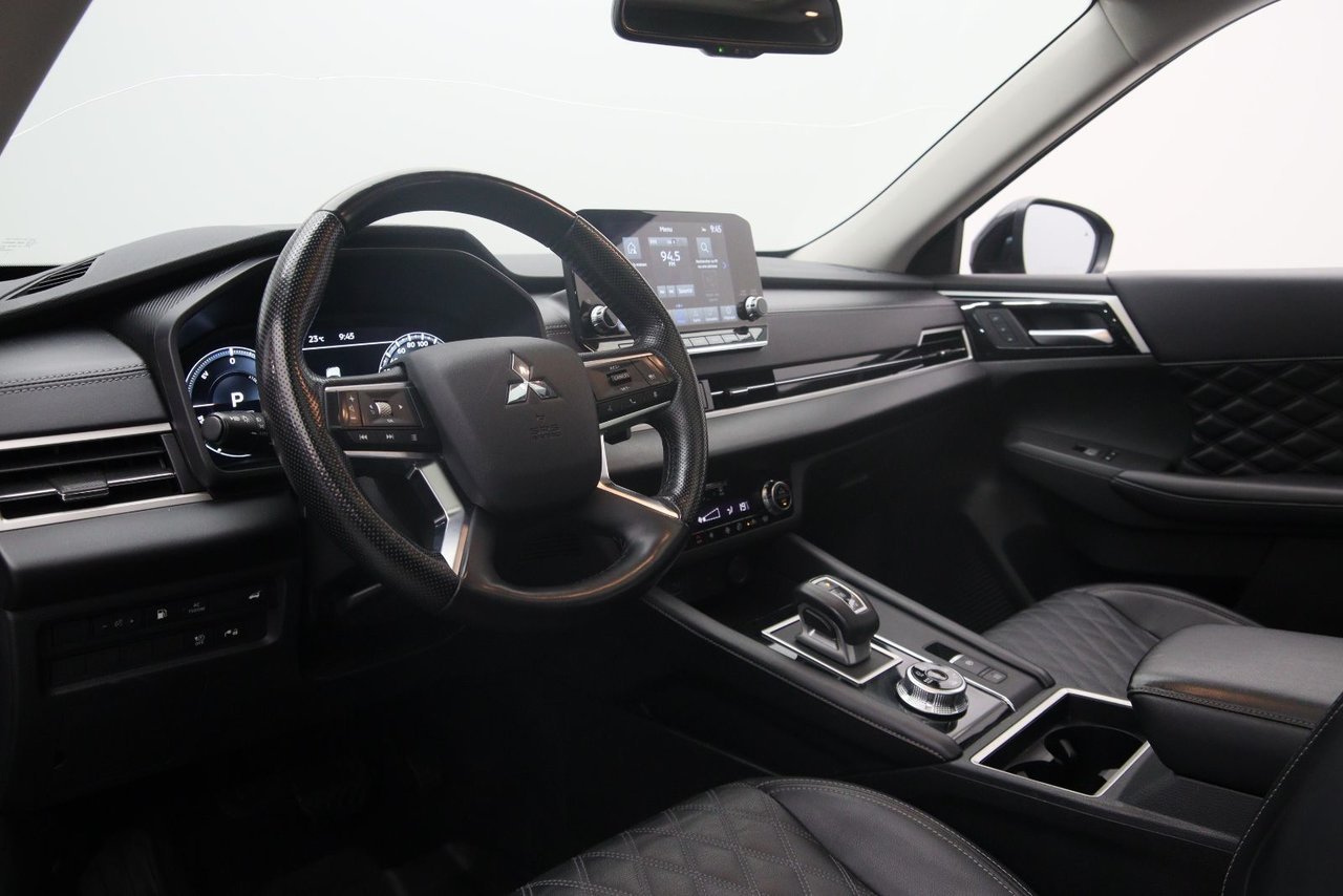 Mitsubishi Outlander PHEV 2024 Noir Baie-Comeau - photo #6