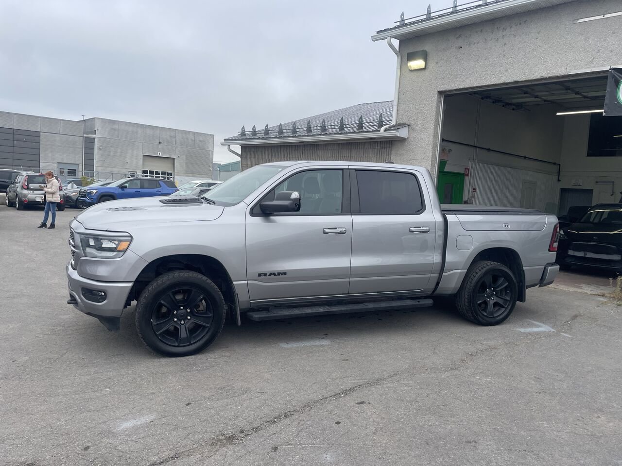 2022 Ram 1500 Grey  - photo #16