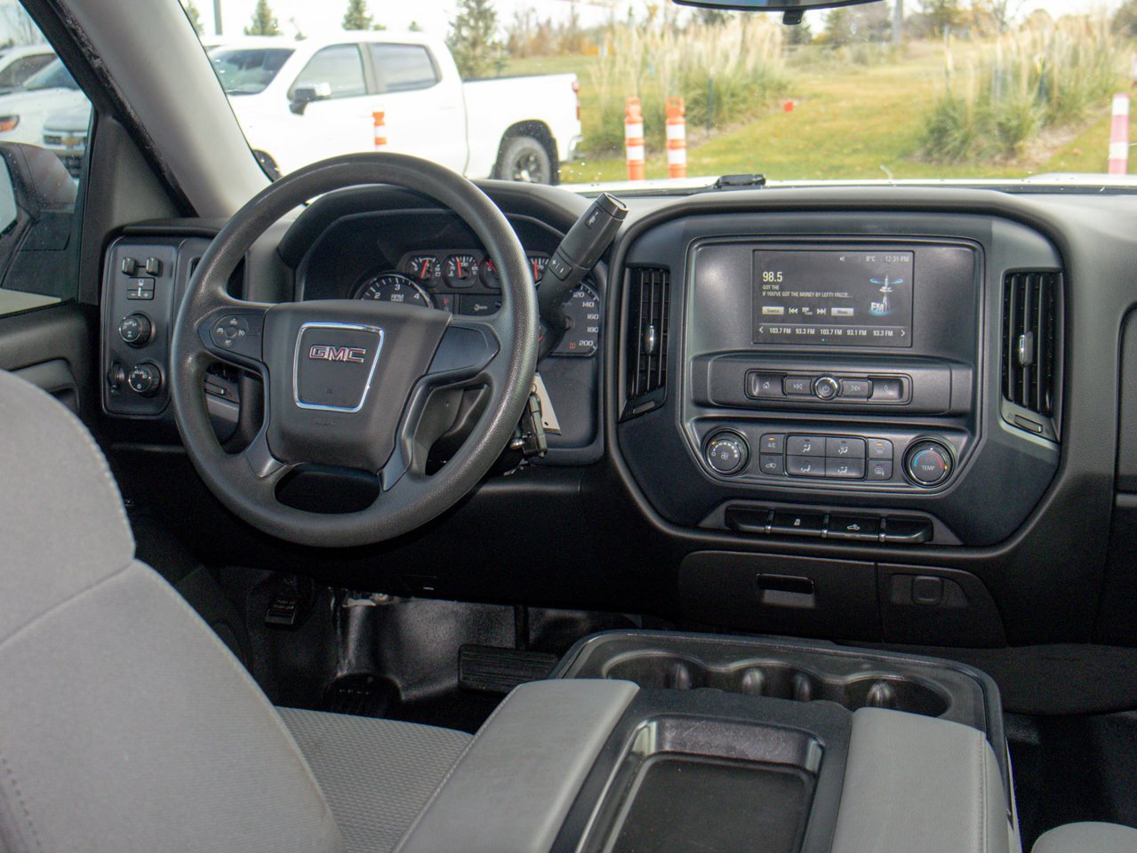 2017 GMC Sierra 1500 4WD Crew Cab 143.5 White Sherwood Park - photo #27
