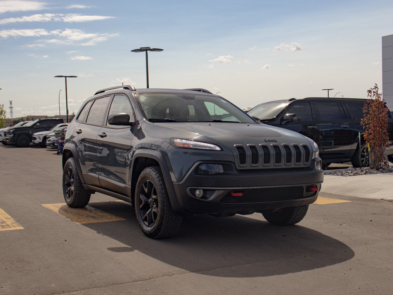 2015 Jeep Cherokee 4WD 4dr Trailhawk gray Sherwood Park - photo #13