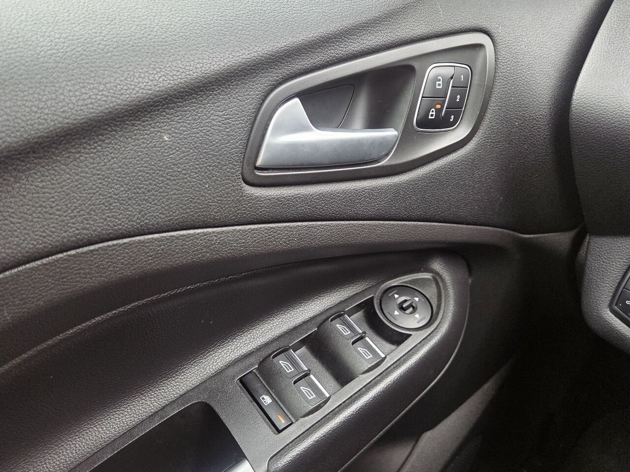 Ford Escape Titanium 2017 Noir Granby - photo #18