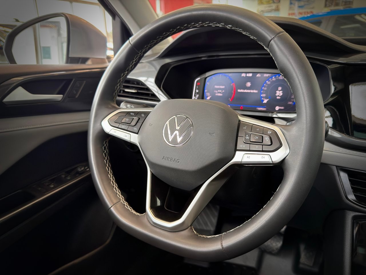 Volkswagen Taos 2023 Argent Notre-Dame-des-Prairies - photo #23