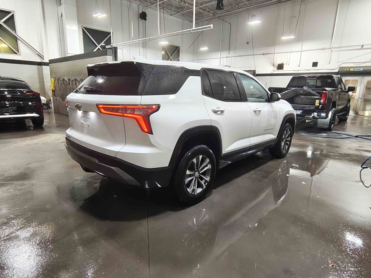 2026 Chevrolet Equinox AWD 4dr LT w/2LT White Sherwood Park - photo #5