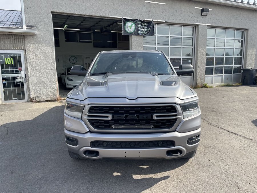 Ram 1500 Sport cabine d'équipe 4x4 caisse de 5 pi 7 po 2022 Gris
