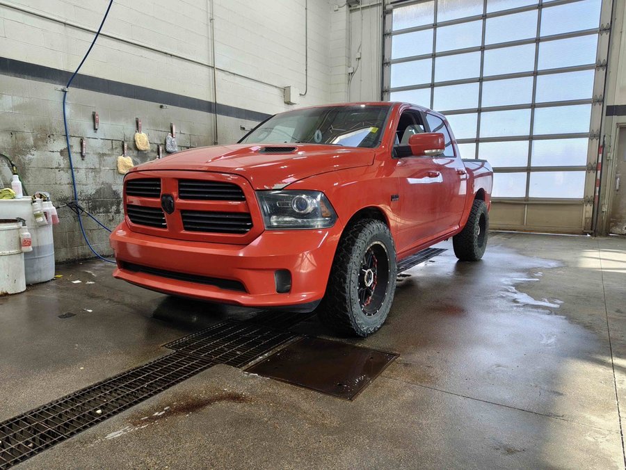 2014 Ram 1500 Sport Premium 5.7L | Aftermarket 20in XF Wheels Red