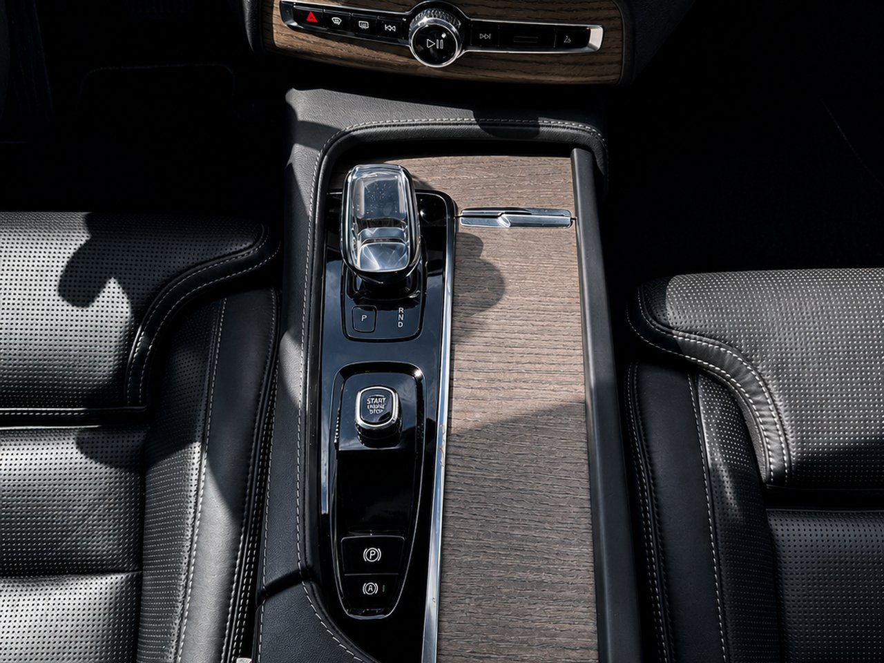 Volvo XC90 Recharge 2022 Blanc Granby - photo #19