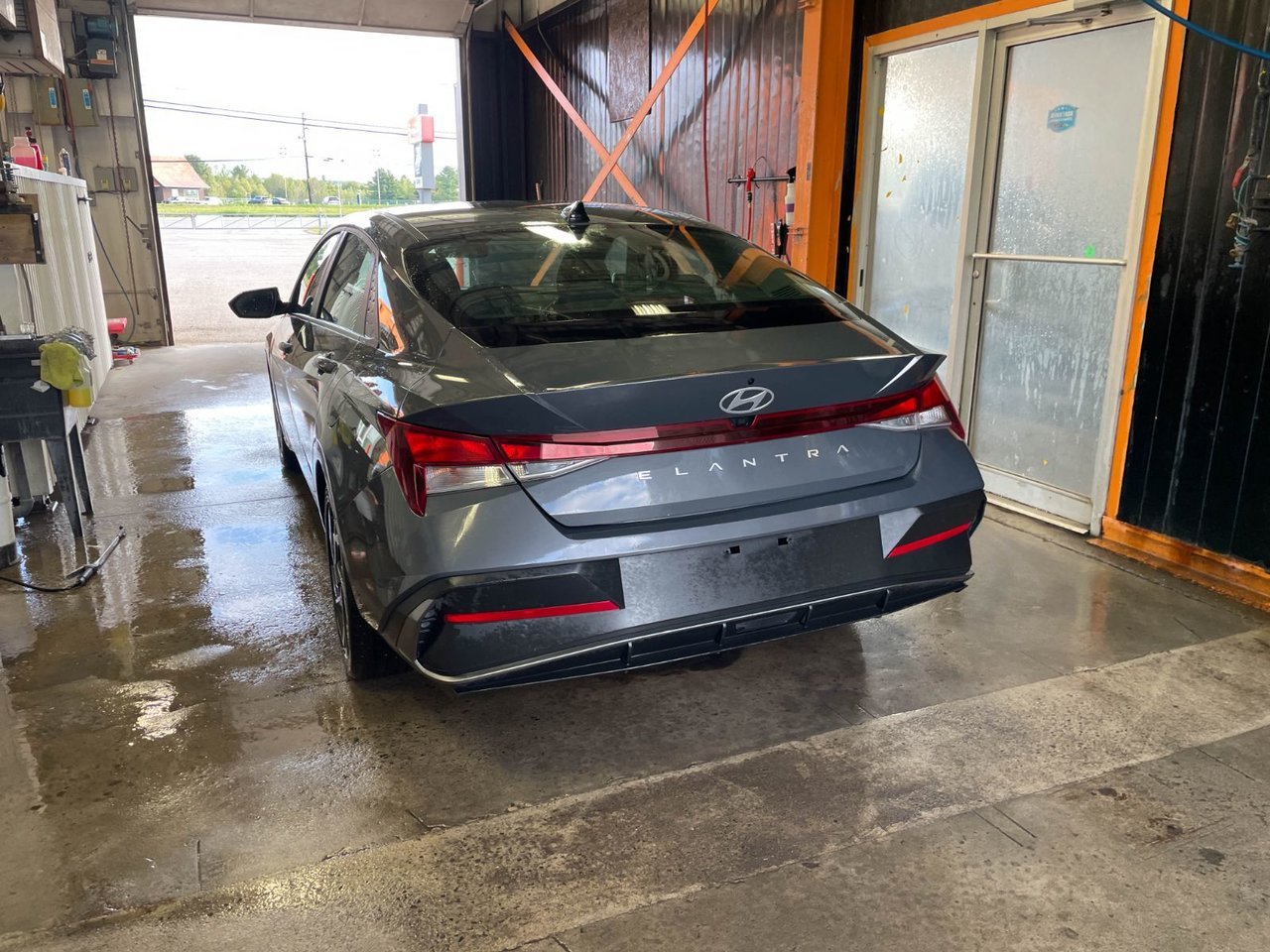 Hyundai Elantra PREFERRED AUTO *TOIT* NAV SIÈGES CHAUFF CARPLAY 2025 gray Saint-Jérôme - photo #7