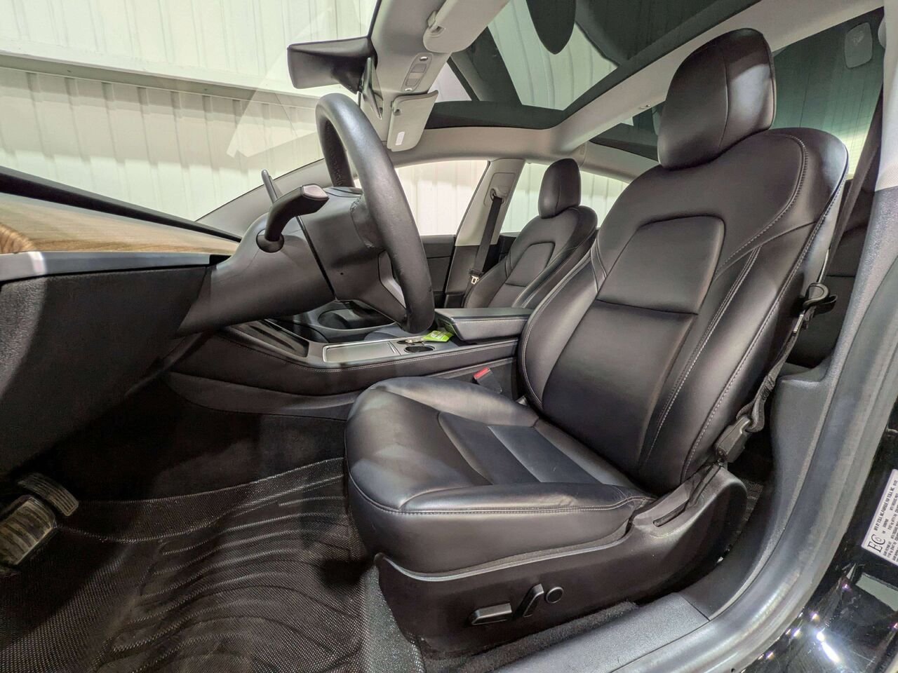 2022 Tesla Model 3 Standard Range RWD *Ltd Avail* Black Val-David - photo #1