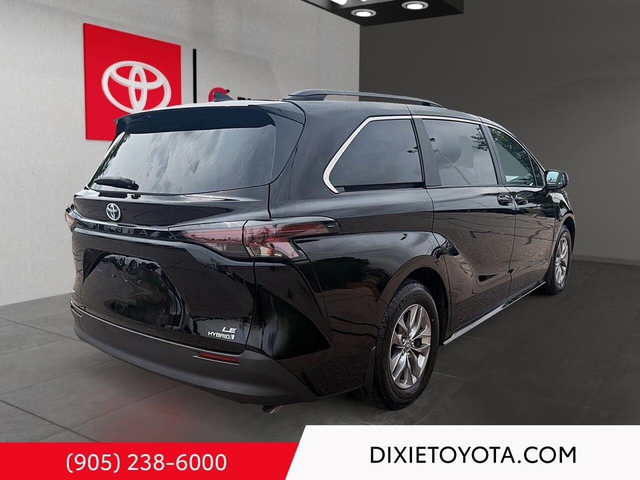 2024 Toyota Sienna LE AWD HYBRID / CLEAN CARFAX / 8 SEATS / HEATED SEATS / ALLOY WHEELS / CARPLAY AND ANDROID AUTO Black Mississauga - photo #3