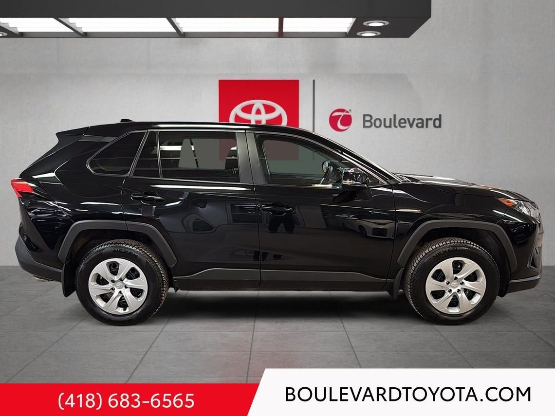 Toyota RAV4 531713-108 | LE 2024 Noir Québec - photo #2