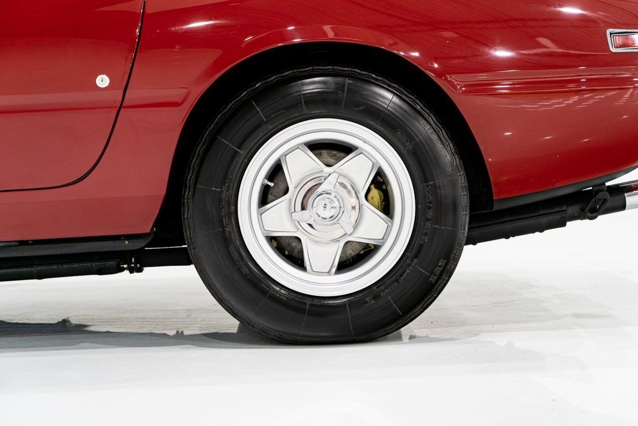 Ferrari 365 GTB4 Daytona 18,301 miles With Orig Books/Tools/ Carbs / Filter Box 1973 Rouge Montréal - photo #96