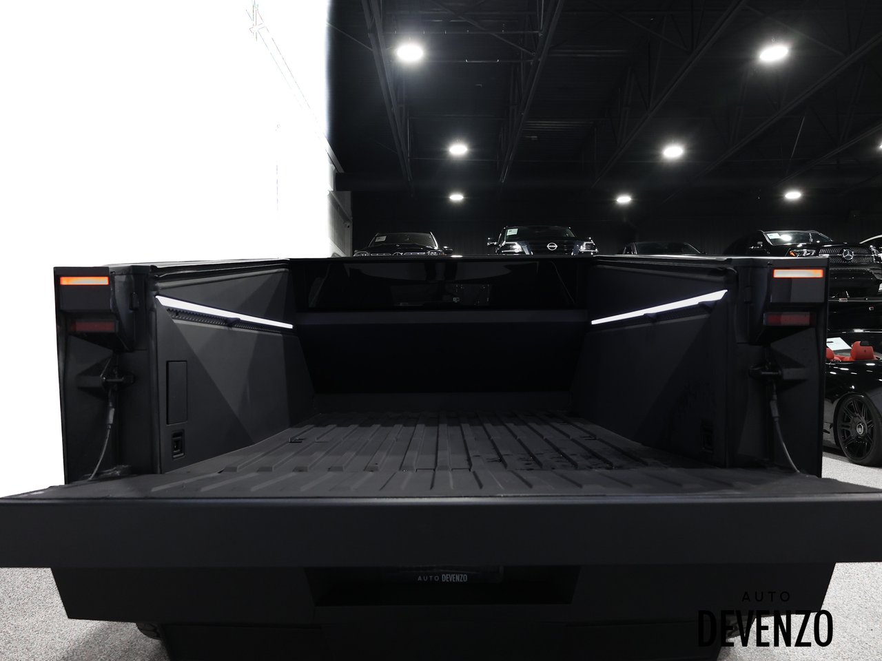 Tesla Cybertruck 2024 Argent Saint-Eustache - photo #4