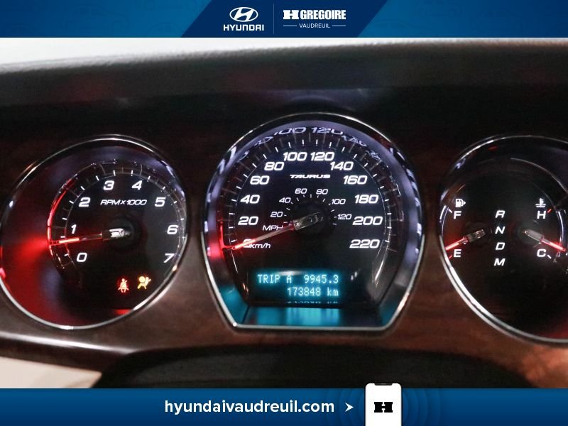 2012 Ford Taurus Saint-Eustache - photo #24