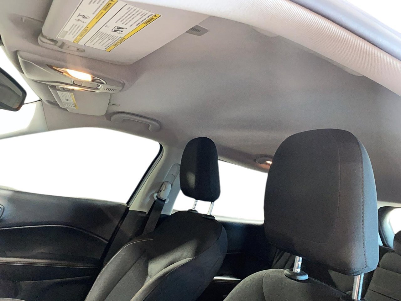 Jeep Compass NIV 3C4NJDAB1JT265170 2018 Gris Chicoutimi - photo #11