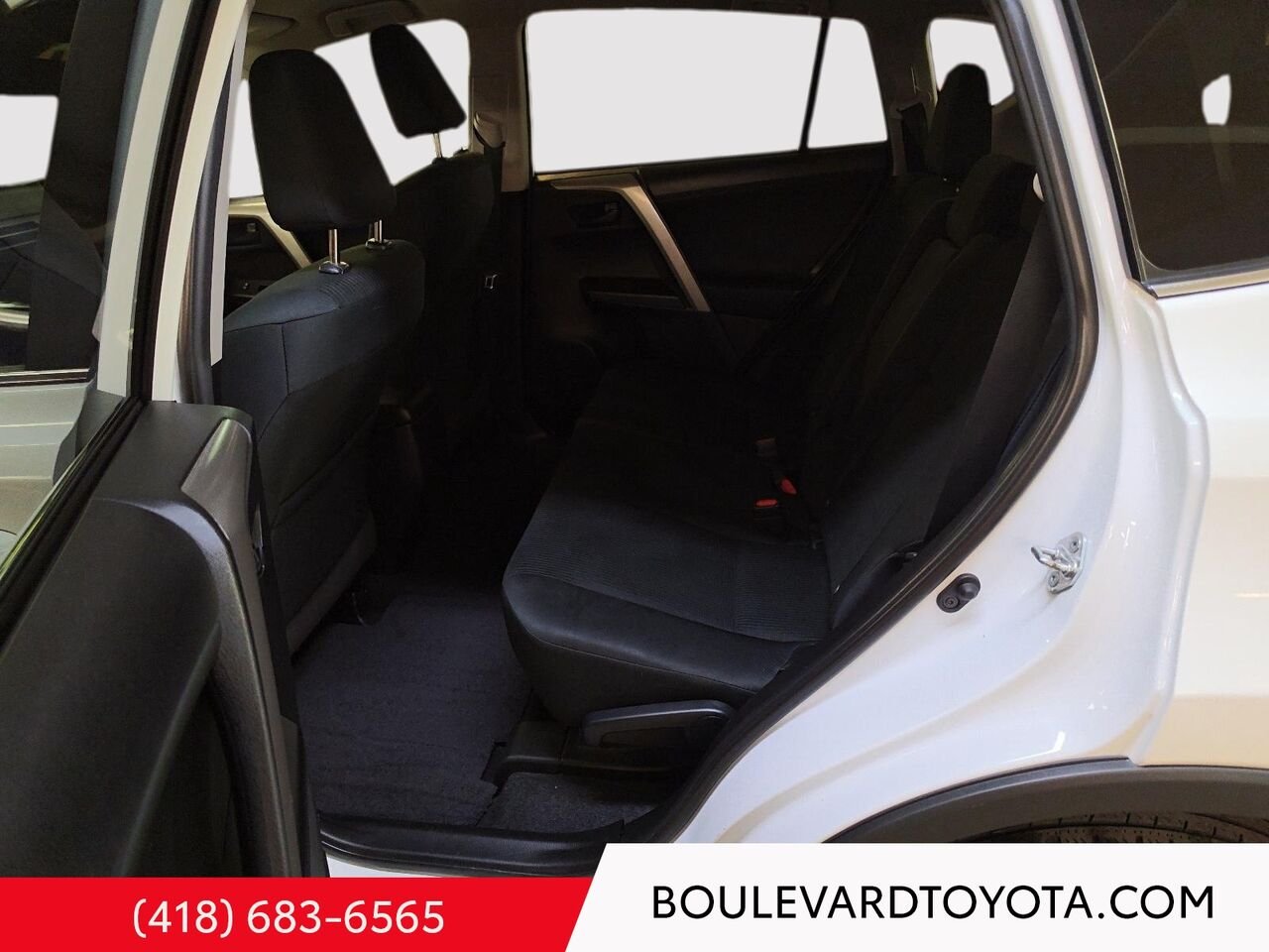 2018 Toyota RAV4 100160A-117 | LE White Québec - photo #17
