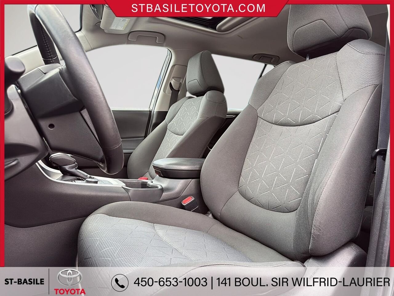 TOYOTA RAV4 Hybride 2022 Noir minuit métallisé Saint-Basile-le-Grand - photo #11