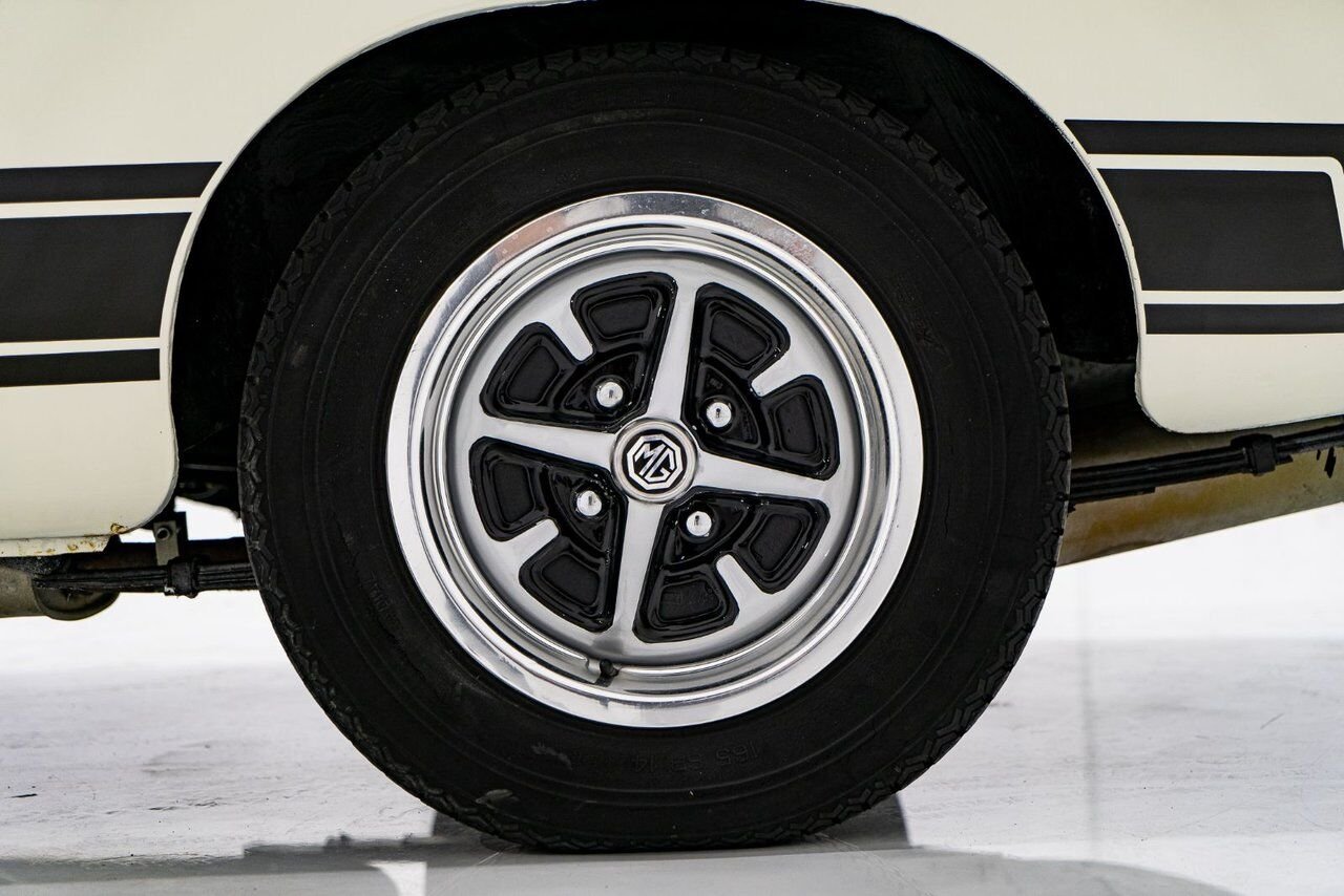 MG B Beautifully presented from former complete restoration 1979 Blanc Montréal - photo #55